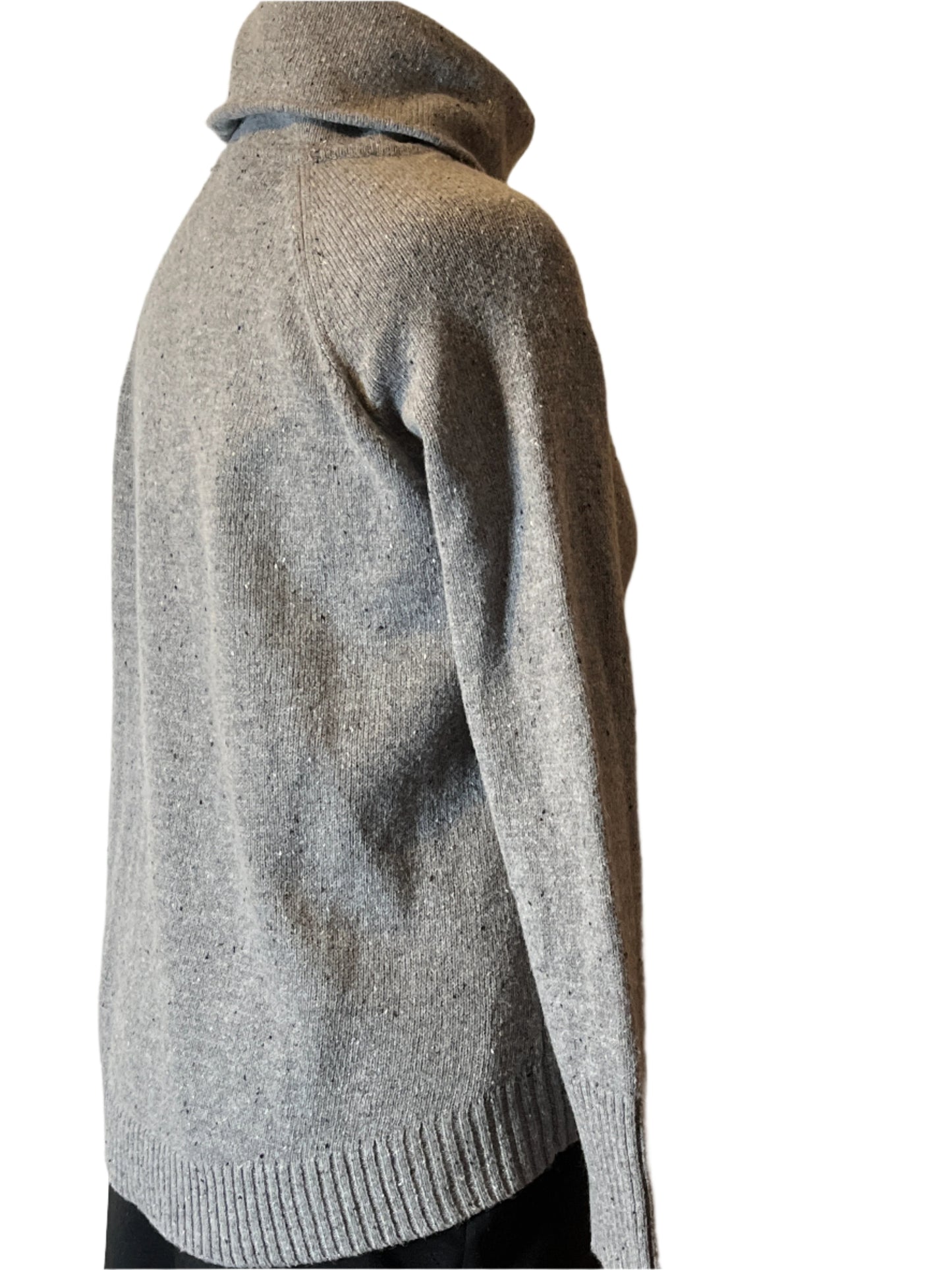 C&C beautiful  gray Turtleneck with long Sleeves sweater (size L)