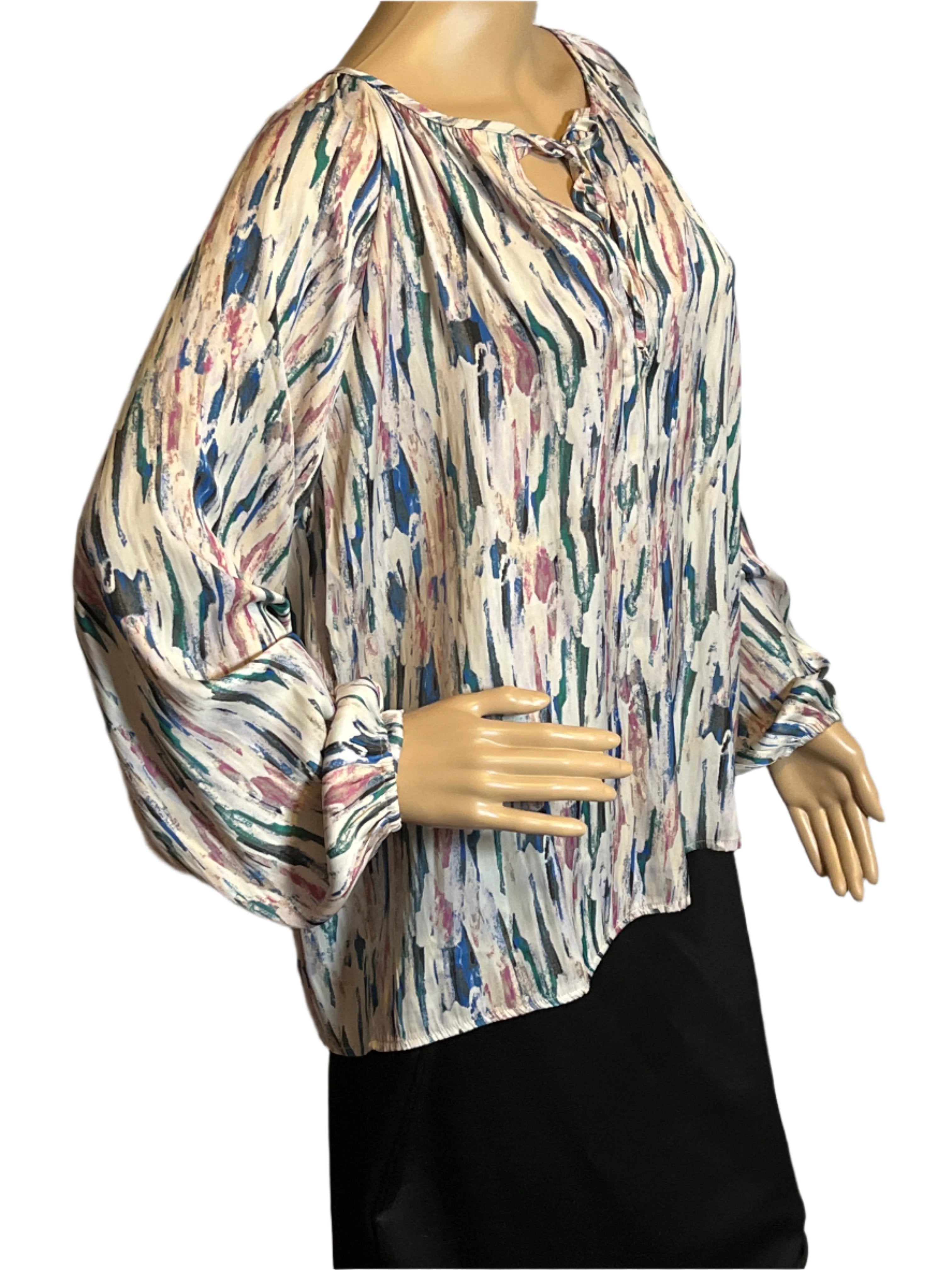 Stylish Ann Taylor  Loose Fitting Pull Over Blouse (Size Medium)