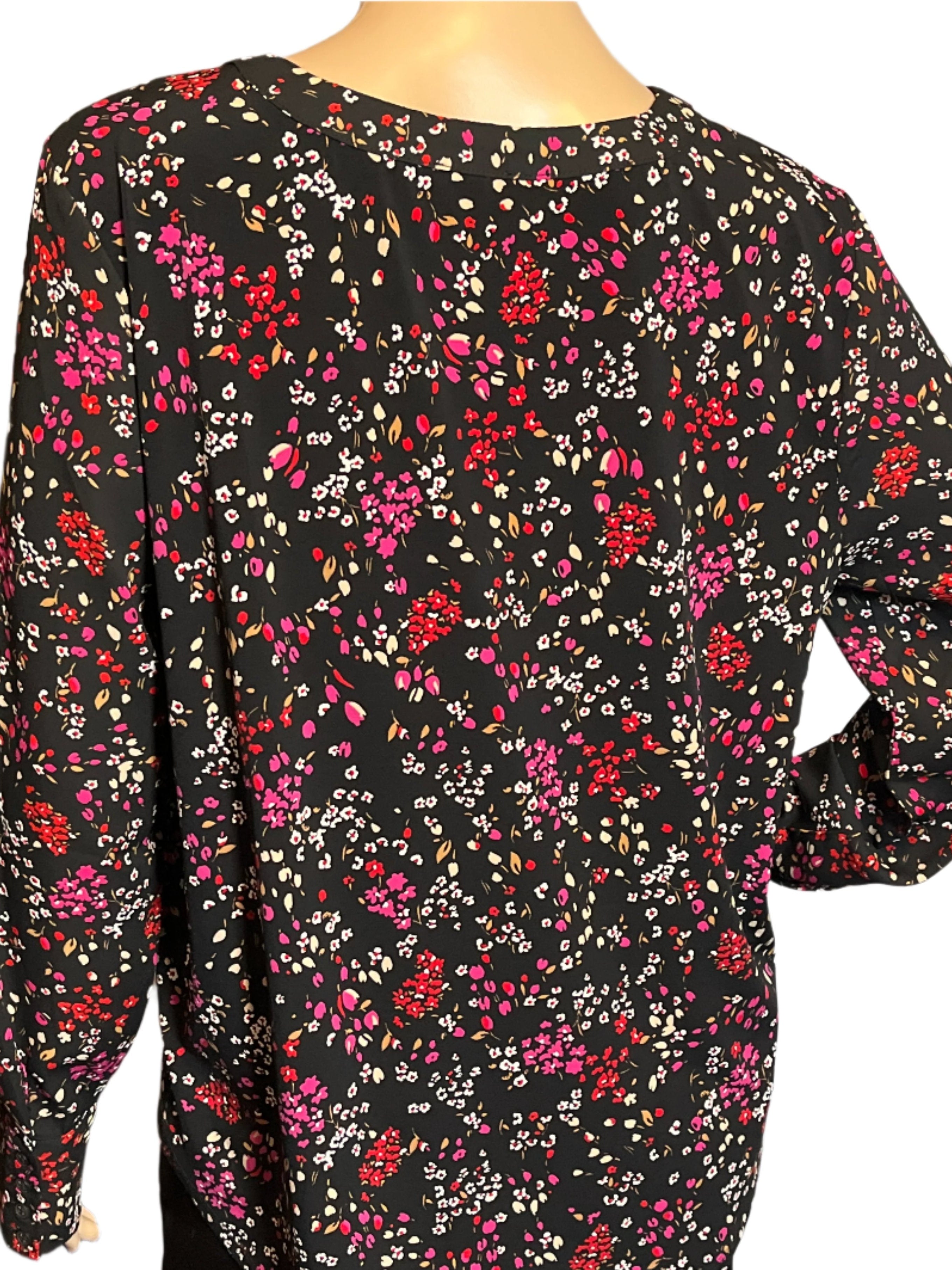 Ann Taylor Black, White, Pink and red Floral prints Pull Over V Neck Blouse (size Medium)