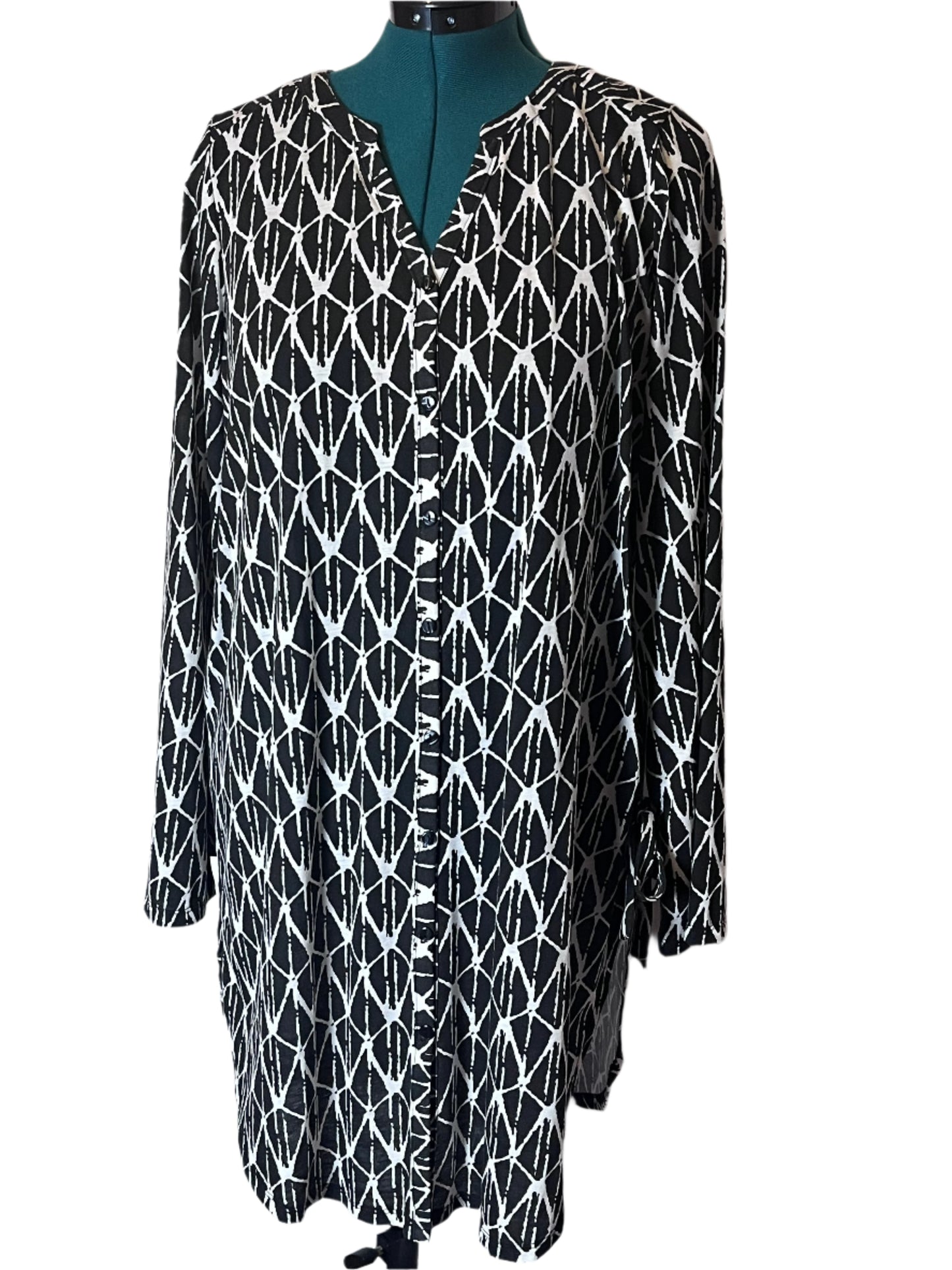 Black and White Tunic Shirt Style Long Sleeves Dress (size Medium)