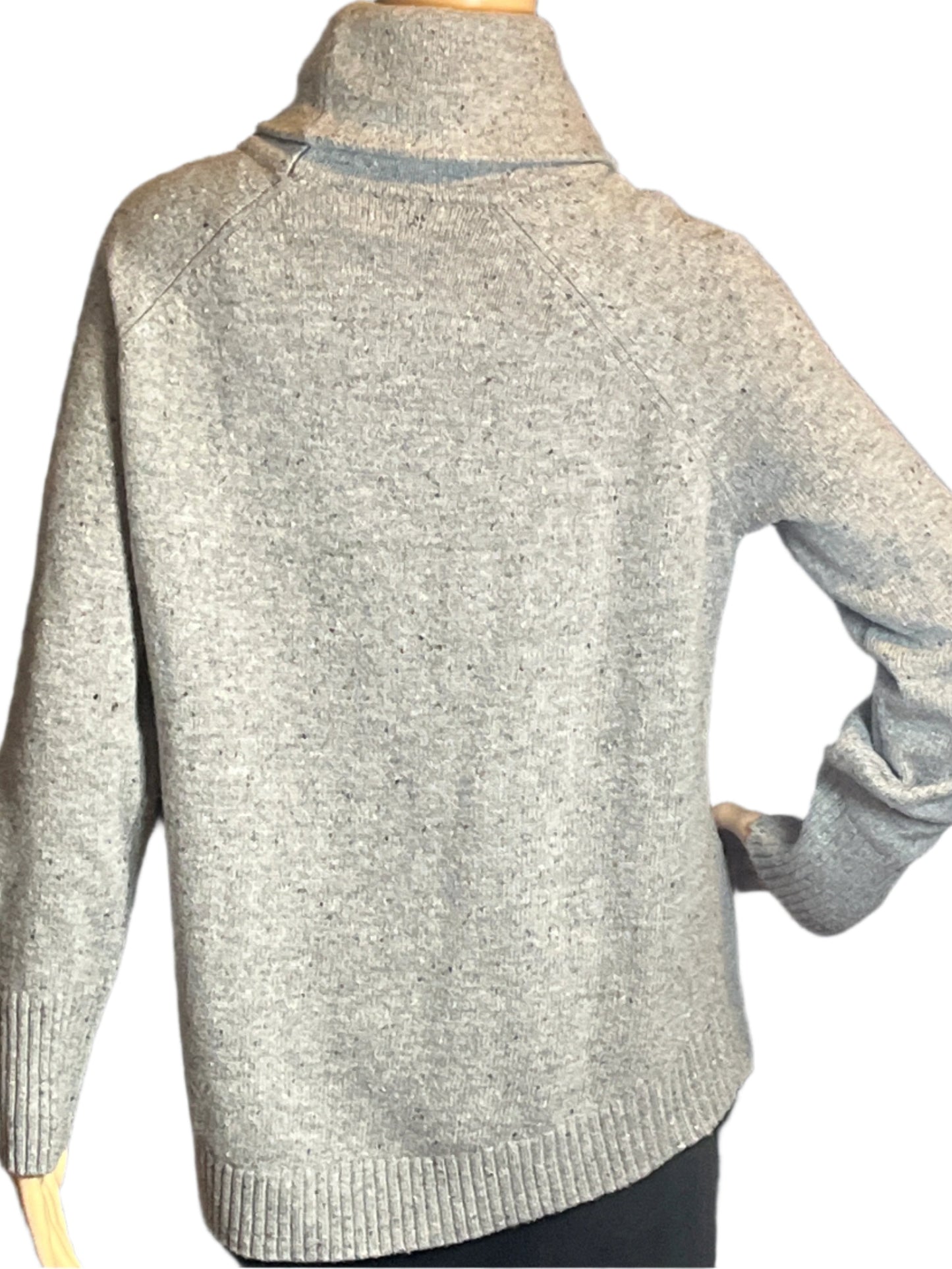 C&C beautiful  gray Turtleneck with long Sleeves sweater (size L)