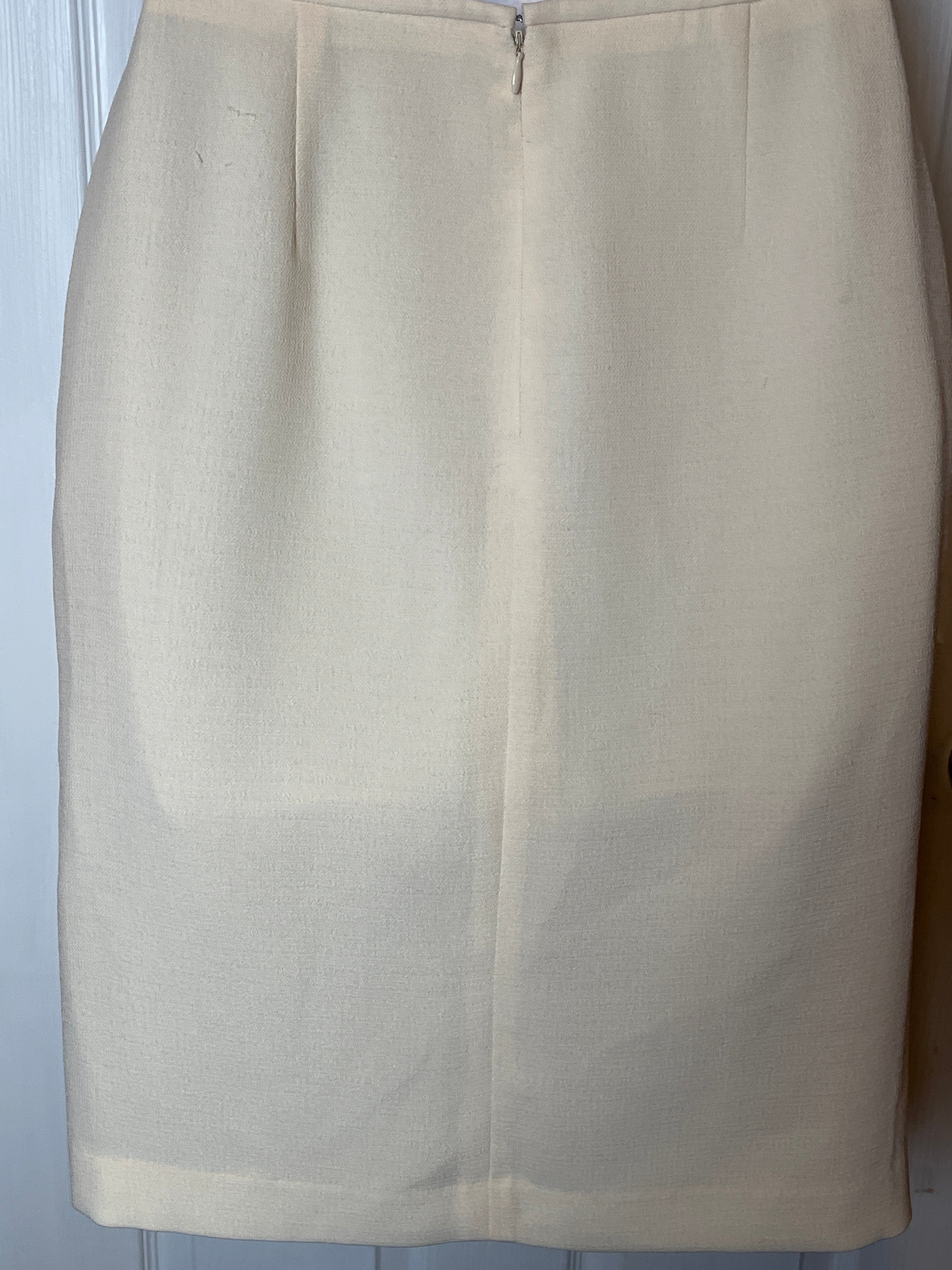 LizClairborne chic/modern Tulip style beige knee length skirt(size 10)