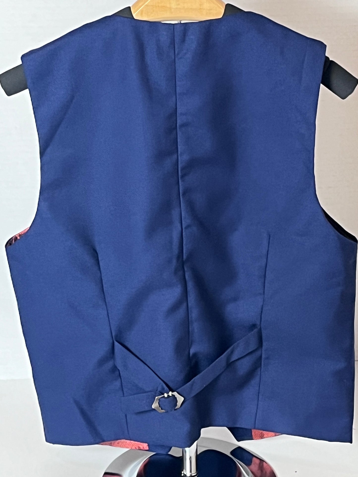 Yuan Lu blue boy’s vest (size 7)