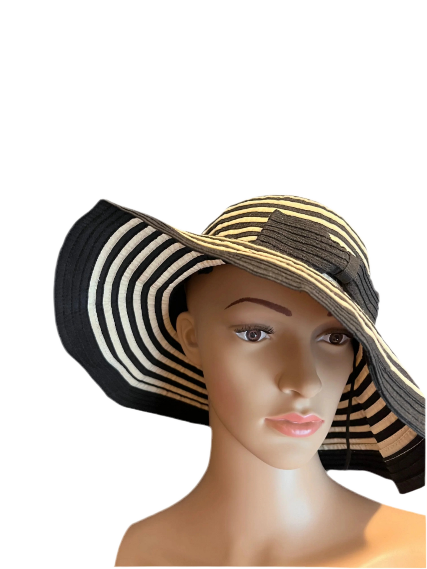 Precioso sombrero negro y beige con bonito lazo de Sun Sand