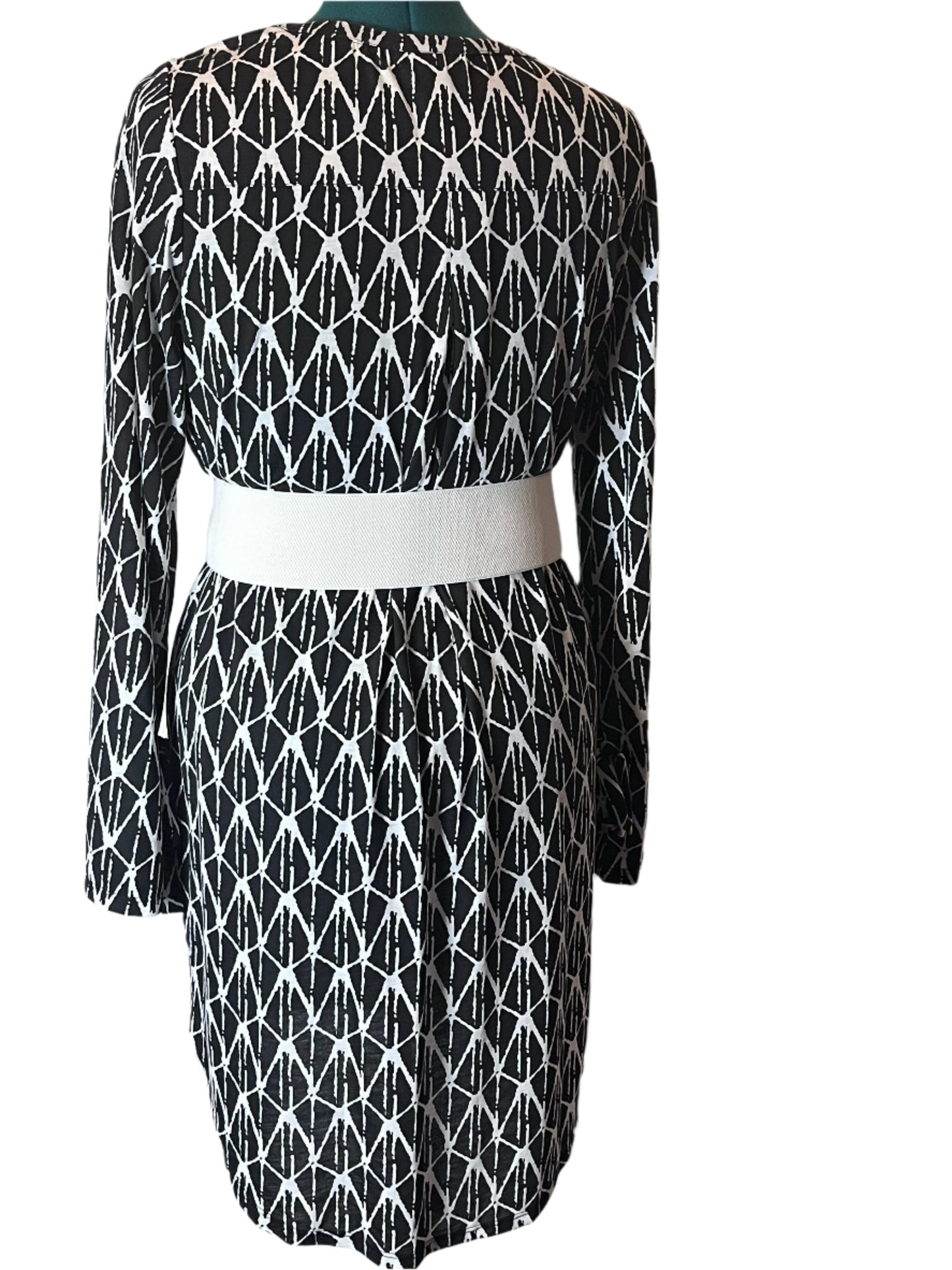 Black and White Tunic Shirt Style Long Sleeves Dress (size Medium)