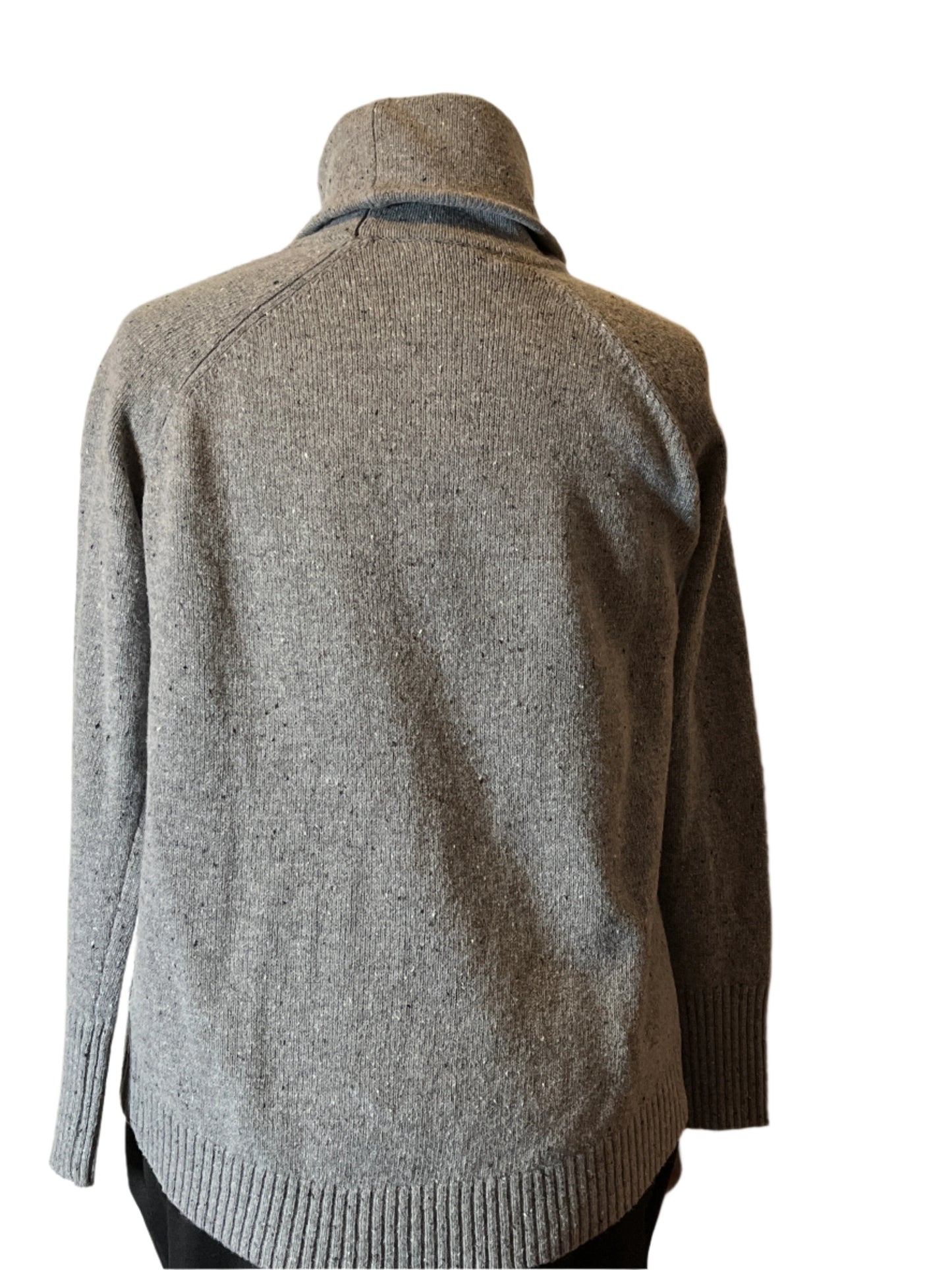 C&C beautiful  gray Turtleneck with long Sleeves sweater (size L)