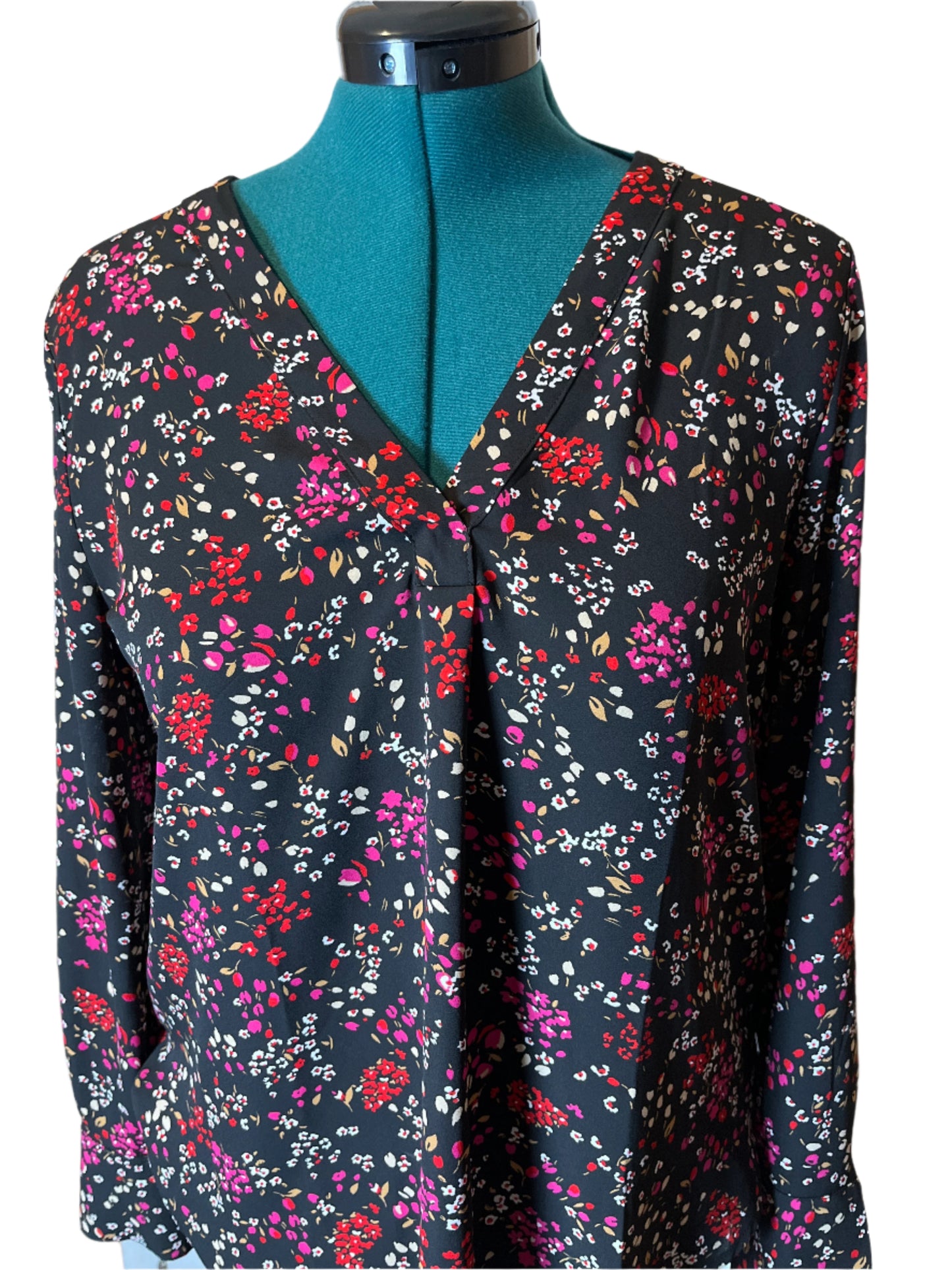 Ann Taylor Black, White, Pink and red Floral prints Pull Over V Neck Blouse (size Medium)