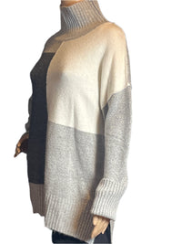 Noda Warm , cozy, soft beautiful gray sweater (size Large)