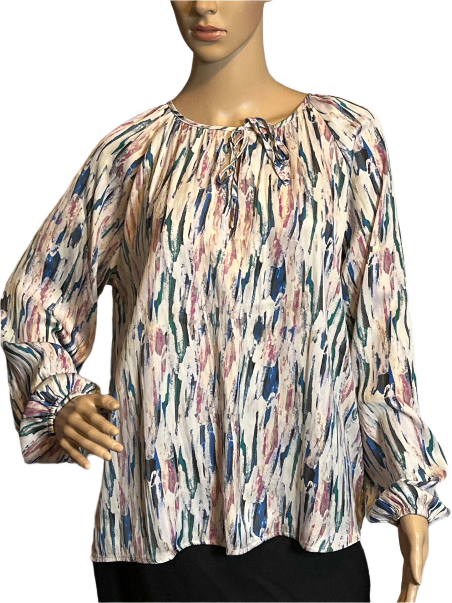 Stylish Ann Taylor  Loose Fitting Pull Over Blouse (Size Medium)