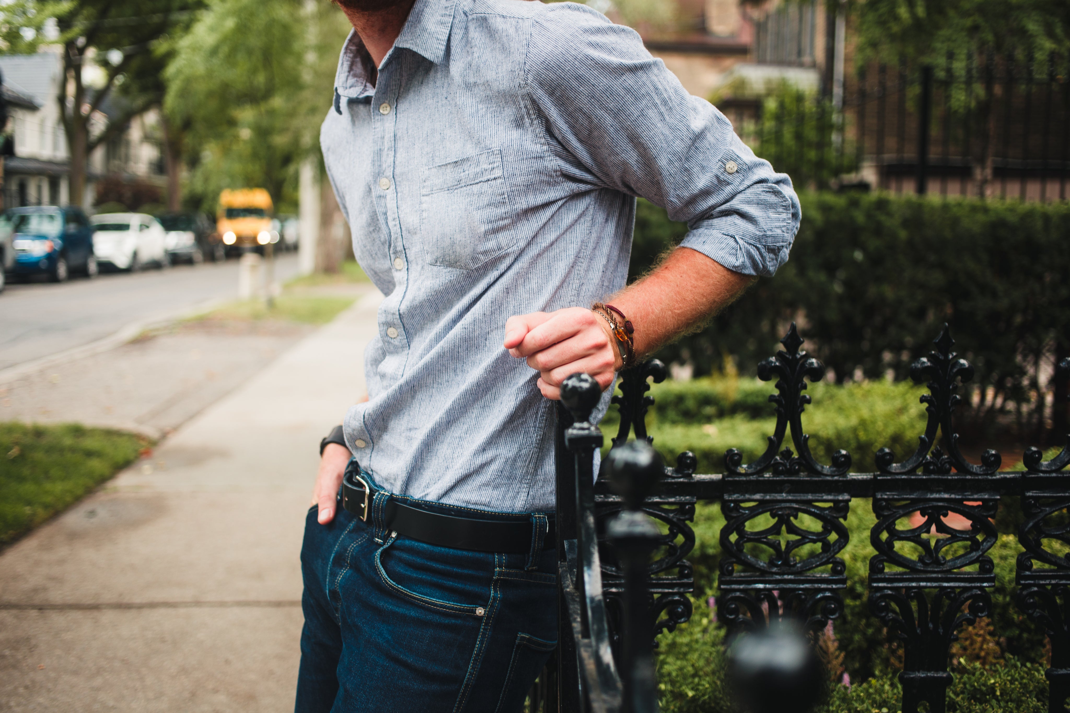 mens-fashion-close-up-shirt-tucked-in-leaning.jpg